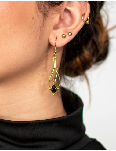 Brincos alongados feitos à...