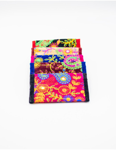Handcrafted embroidered wallet with click closure and triple compartment – Ethnic design from India