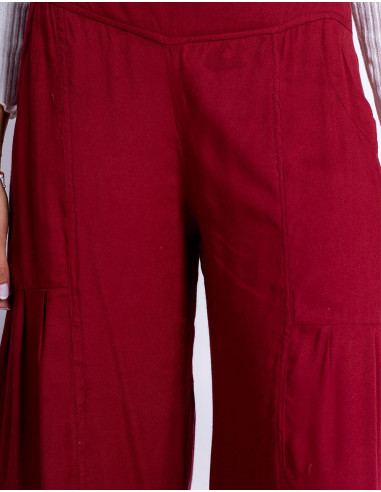 Pantaloni lunghi bordeaux: stile bohémien con...