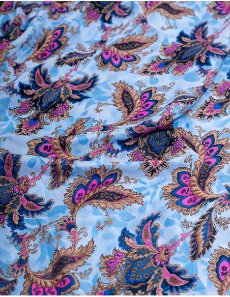 Vestido longo de seda azul claro com flores – Design boho com alma indiana