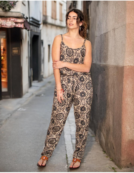 Macacão longo de seda estampado em tons ocre e marrom – Estilo boho com alma indiana