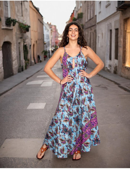 Abito lungo in seta celeste con fiori – Design boho dall'anima indiana