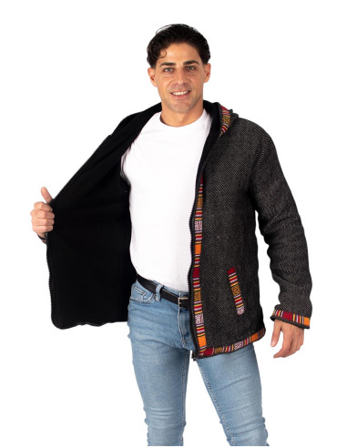 Graue Jacke mit rotem Besatz und Fleecefutter