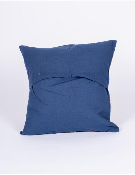 Capa de almofada azul de algodão com flores.