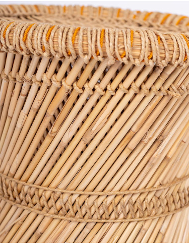 Banqueta artesanal de bambu com assento trançado