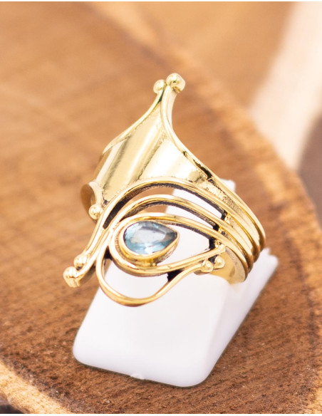 Handgefertigter Ring mit Mineralstein – Gold oder Silber