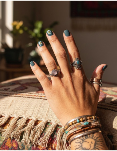 Anello in argento fatto a mano con pietra minerale