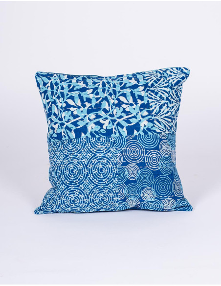 Capa de almofada azul e branca – Decoração étnica feita à mão