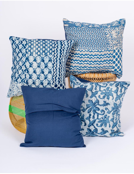 Fodera per cuscino blu e bianca – Decorazione etnica realizzata a mano