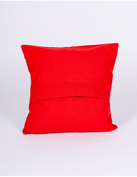 Kissenbezug in Burgunderrot und Weiß – Handgefertigte ethnische Dekoration