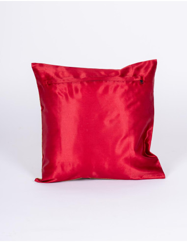 Burgunderfarbener Kissenbezug mit dekorativen...