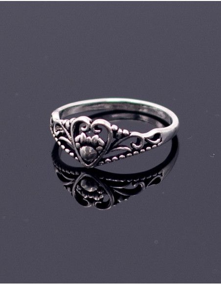 Bague en argent avec cœur sculpté – Bijou artisanal indien