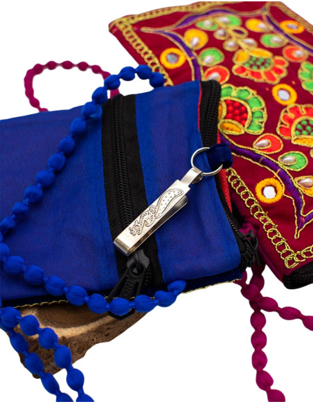 Handgefertigte indische Umhängetasche mit Stickerei – Kleine Boho-Handtasche im Ethno-Stil