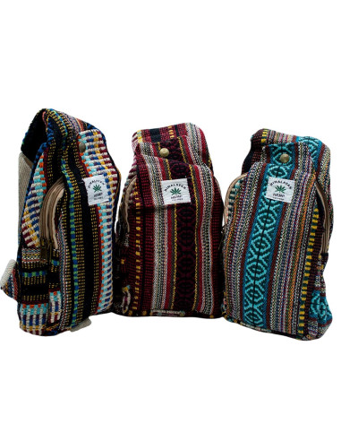 mochila-triangular-bohemia-cremalleras-clip-seguridad