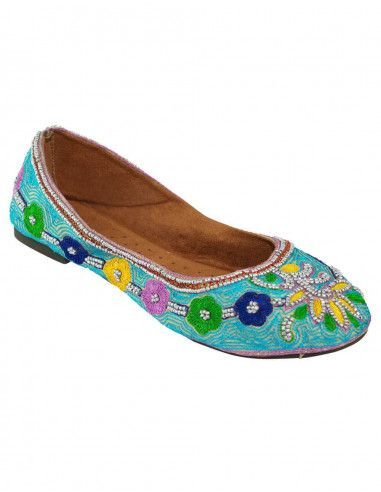 Bailarina feminina azul claro com bordados e pedras