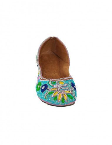 Bailarina de mujer celeste con bordados hippie