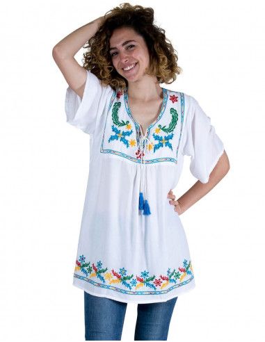 Weiße Bluse-mit-Stickfarben-Tunesischer-Hals-Boho