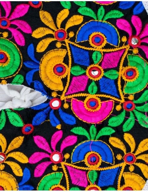 t-shirt hippie-chique bordada com mola e tamanho