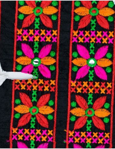 chemisier-blanc-grande-taille-broderie-pompons-hippie-chic